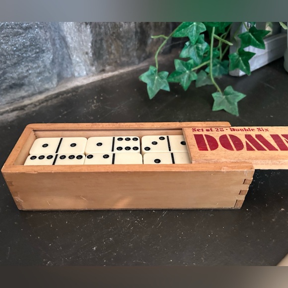 Dominoes game - Picture 2 of 3